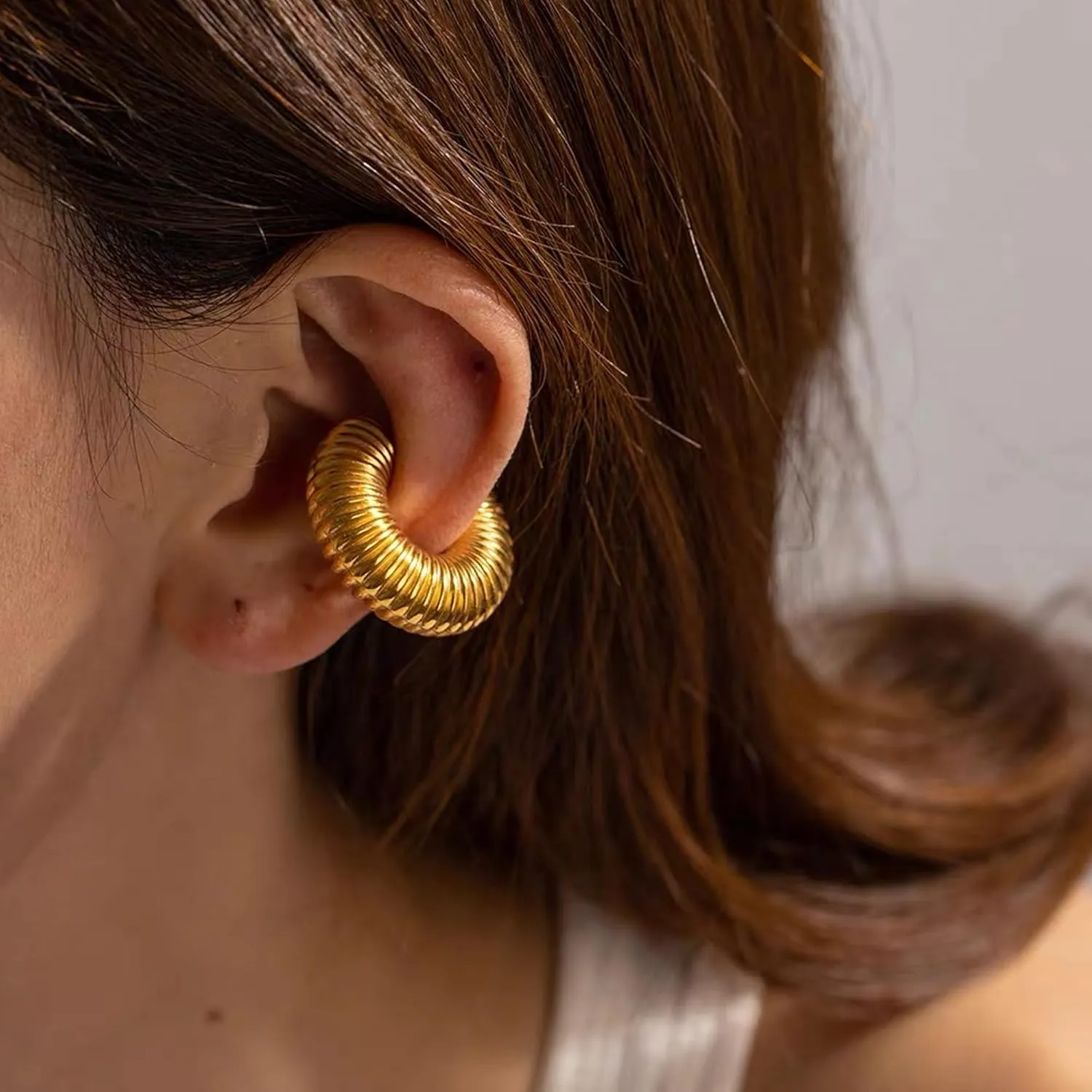Chunky Gold Ear Cuffs Earrings for Women Non Piercing 14K Gold Plated Round Huggie Ear Cartilage Minimalism Ear Clip Earrings Jewelry Gift with Box